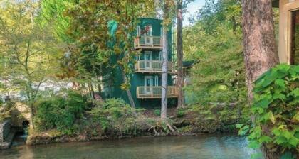 Helen WasserHaus (Water Tower) on Chattahoochee