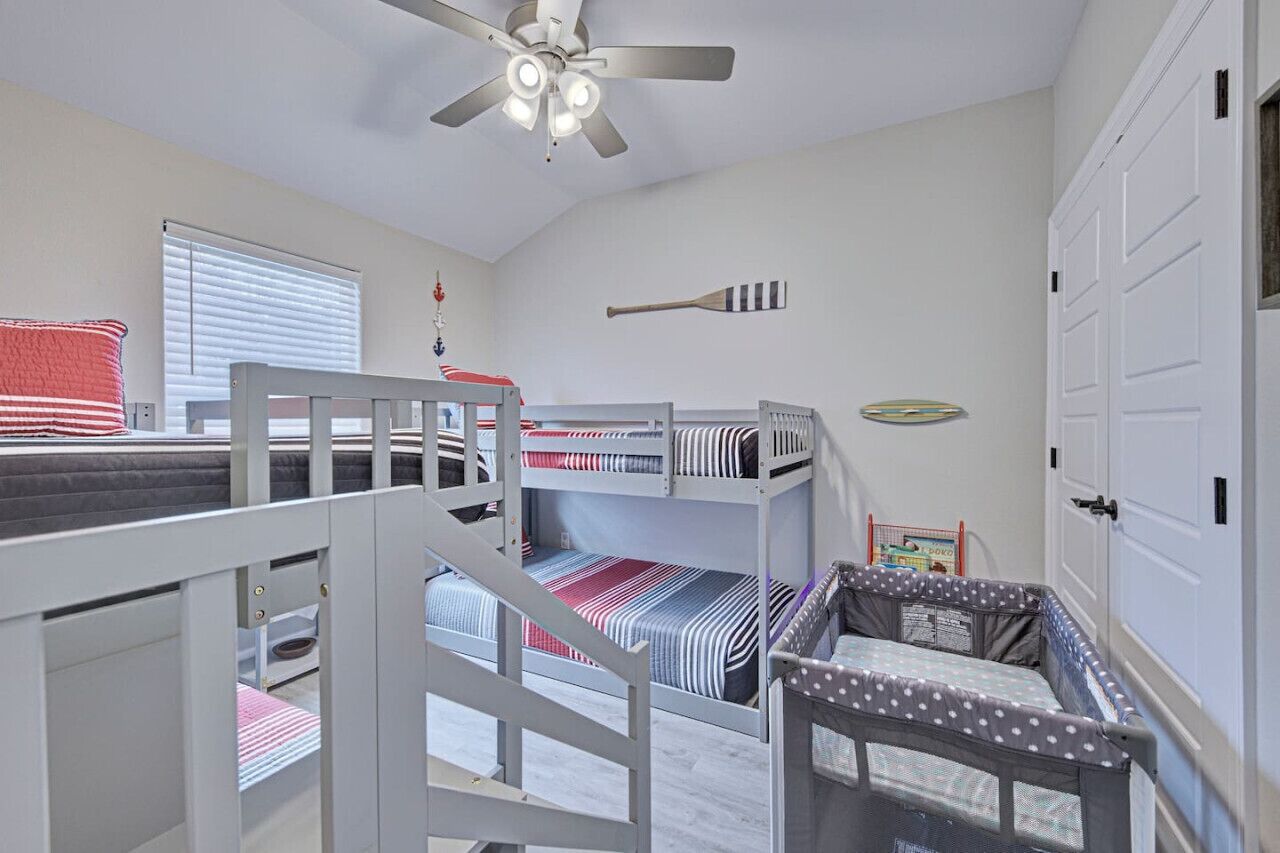 3 bedrooms, desk, iron/ironing board, travel crib