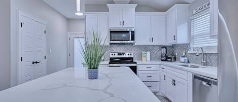 Refrigerador, microondas, horno, placa de cocina