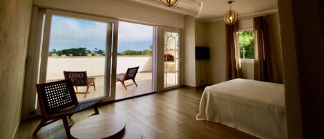 6 chambres, fer et planche à repasser, lit de bébé portatif, Wi-Fi