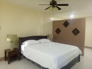 4 bedrooms, desk, free WiFi, bed sheets - Spacious private and gated modern home within walking distance to beach/resorts. (Poblacion)