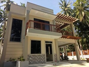 Exterior - Spacious private and gated modern home within walking distance to beach/resorts. (Poblacion)