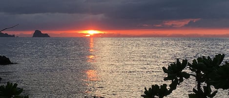 Beach nearby, beach towels
