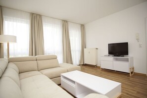 Fernseher, Stereoanlage