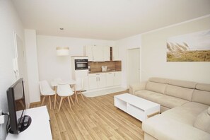 Unclassified image, 2 of 23, button