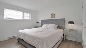 3 bedrooms, desk, WiFi, bed sheets