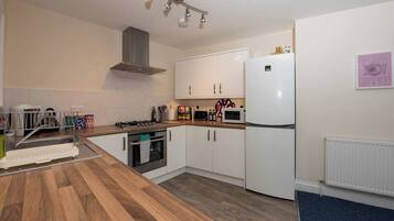 Frigorífic, microones, forn i placa de cuina