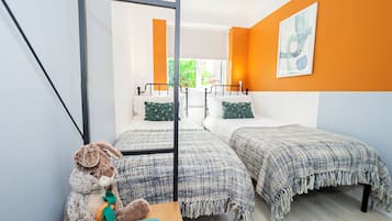 2 bedrooms, iron/ironing board, travel cot, free WiFi