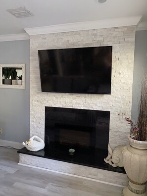 Interior - The Perfect getaway Home! Luxurious outdoor grill! In the Heart of Ozona!! (Palm Harbor)