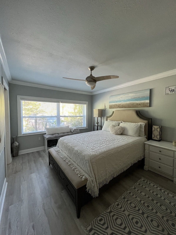 3 bedrooms, desk, iron/ironing board, free WiFi