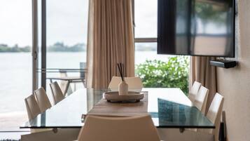 Family House | In-room dining