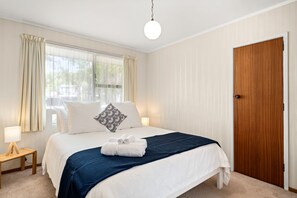 Family House | 5 bedrooms, individually decorated, individually furnished, desk - Stay Tauranga Beach House (Tauranga)