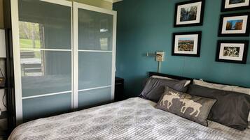 1 habitación, tabla de planchar con plancha, wifi gratis y ropa de cama
