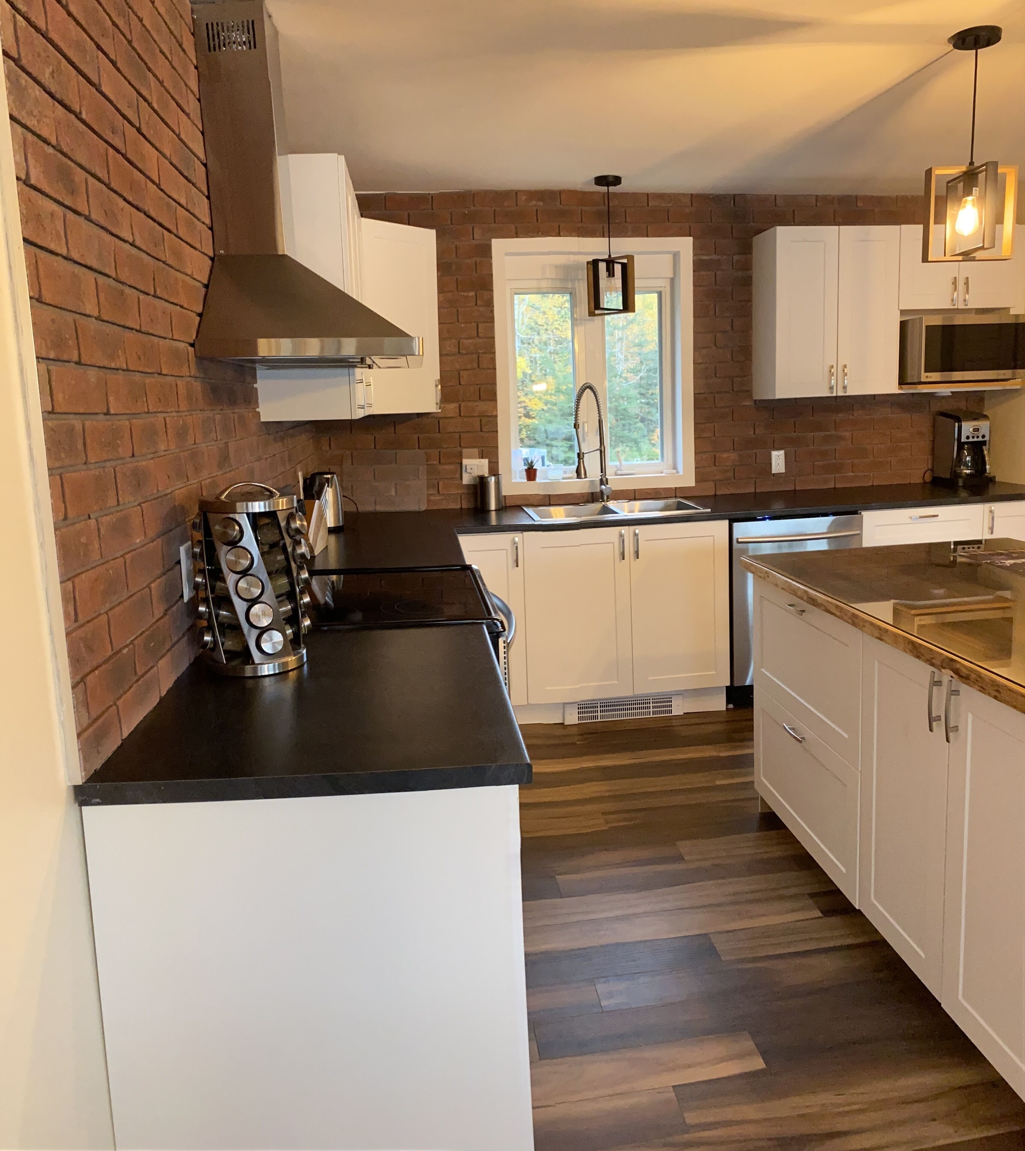 Lakeside cottage in the upper Laurentians