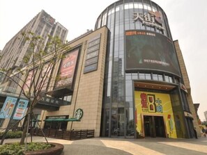 Exterior - Greentree Inn Chengdu North Railway Station Beichengtianjie Business Hotel (Chengdu)