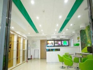 Lobby - Vatica Chaoyang the East of Railway Station Xinhua Road Hotel (Chaoyang)