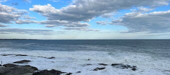 Great location! Short walk to the beach, 5min drive to center! A lot of capacity