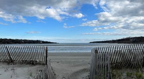 Beach nearby, sun-loungers - Great location! Short walk to the beach, 5min drive to center! A lot of capacity (Jamestown)