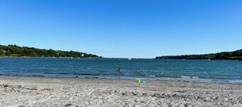 Great location! Short walk to the beach, 5min drive to center! A lot of capacity
