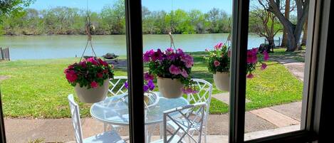 屋外ダイニングエリア