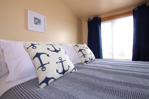 2 soverom, skrivebord, wi-fi (inkludert) og sengetøy