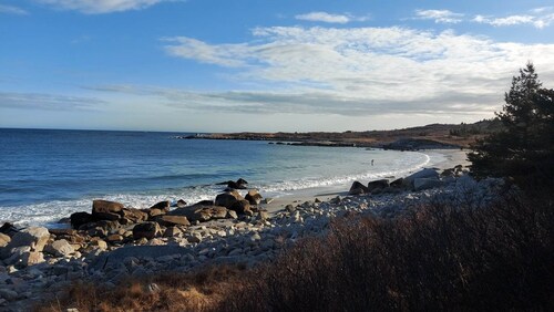 Sea Escape 2-3 bedroom, with ocean views.  20 minutes from Halifax