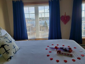 2 bedrooms, desk, free WiFi, bed sheets