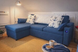 Smart TV, fireplace, table tennis, books - Sea Escape- Near Halifax, Sleeps 6 with ocean views. (Ketch Harbour)