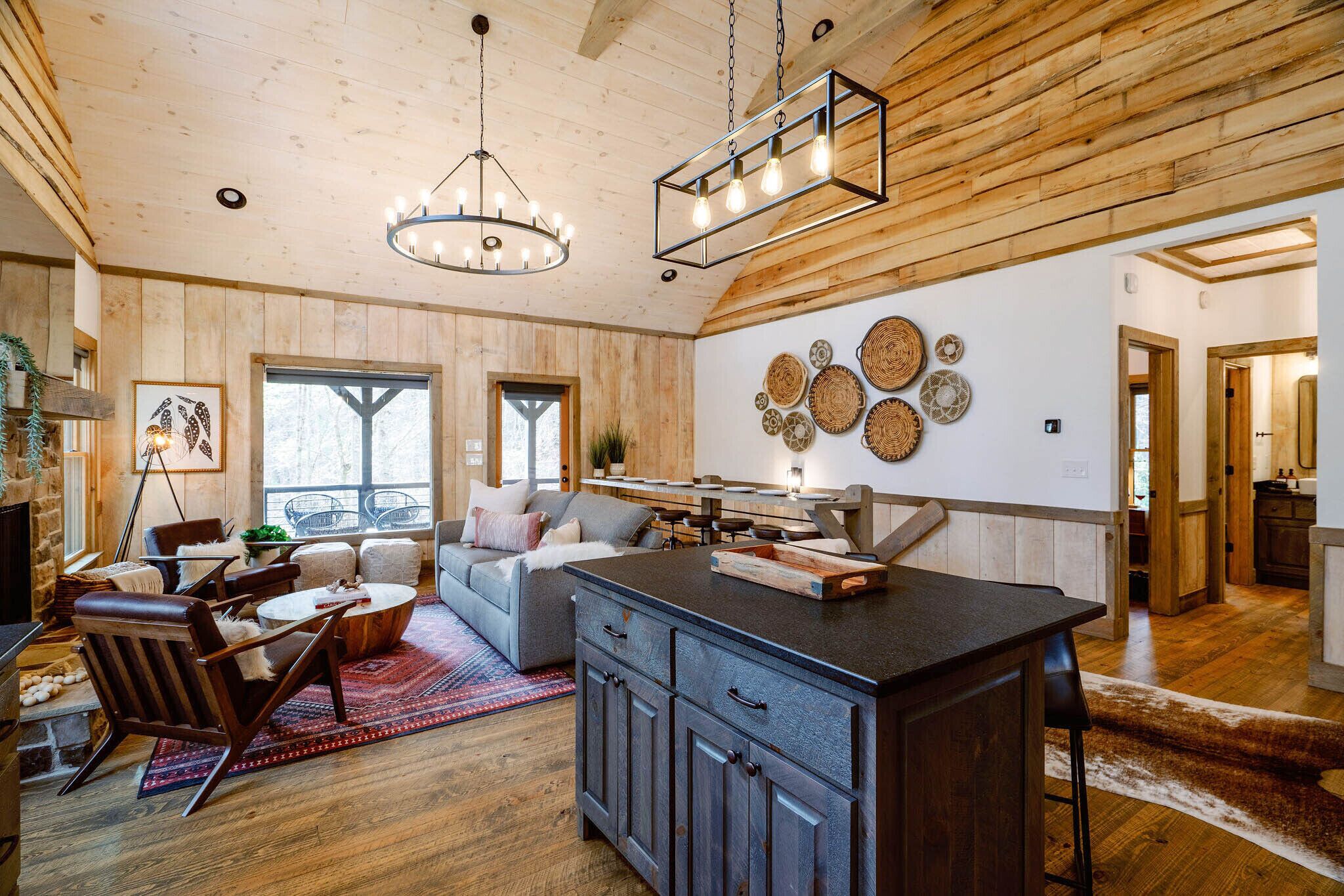 New! Insta-Worthy Luxury Cabin - HotTub + GameRoom