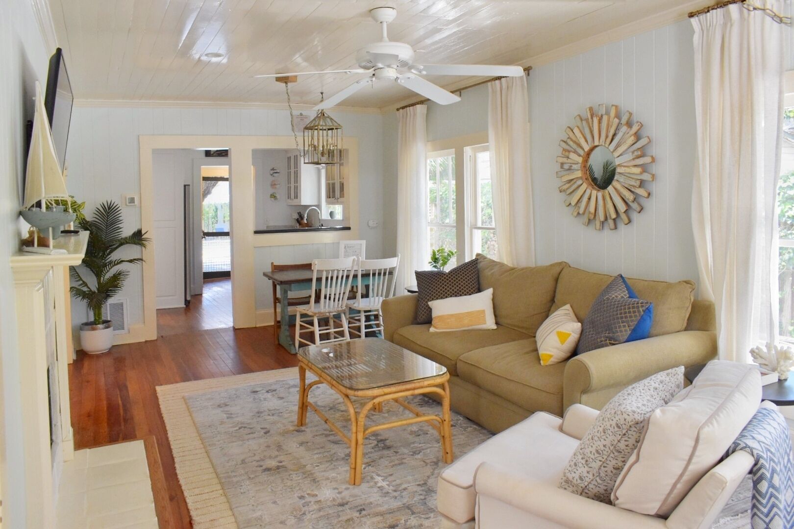 NEW: Classic SSI BEACHHOUSE w/GUESTHOUSE and POOL!