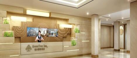 Un área de recepción de hotel con diseño moderno, que incluye un mostrador de recepción, una gran pantalla digital mostrando un paisaje urbano y un piso limpio de baldosas.