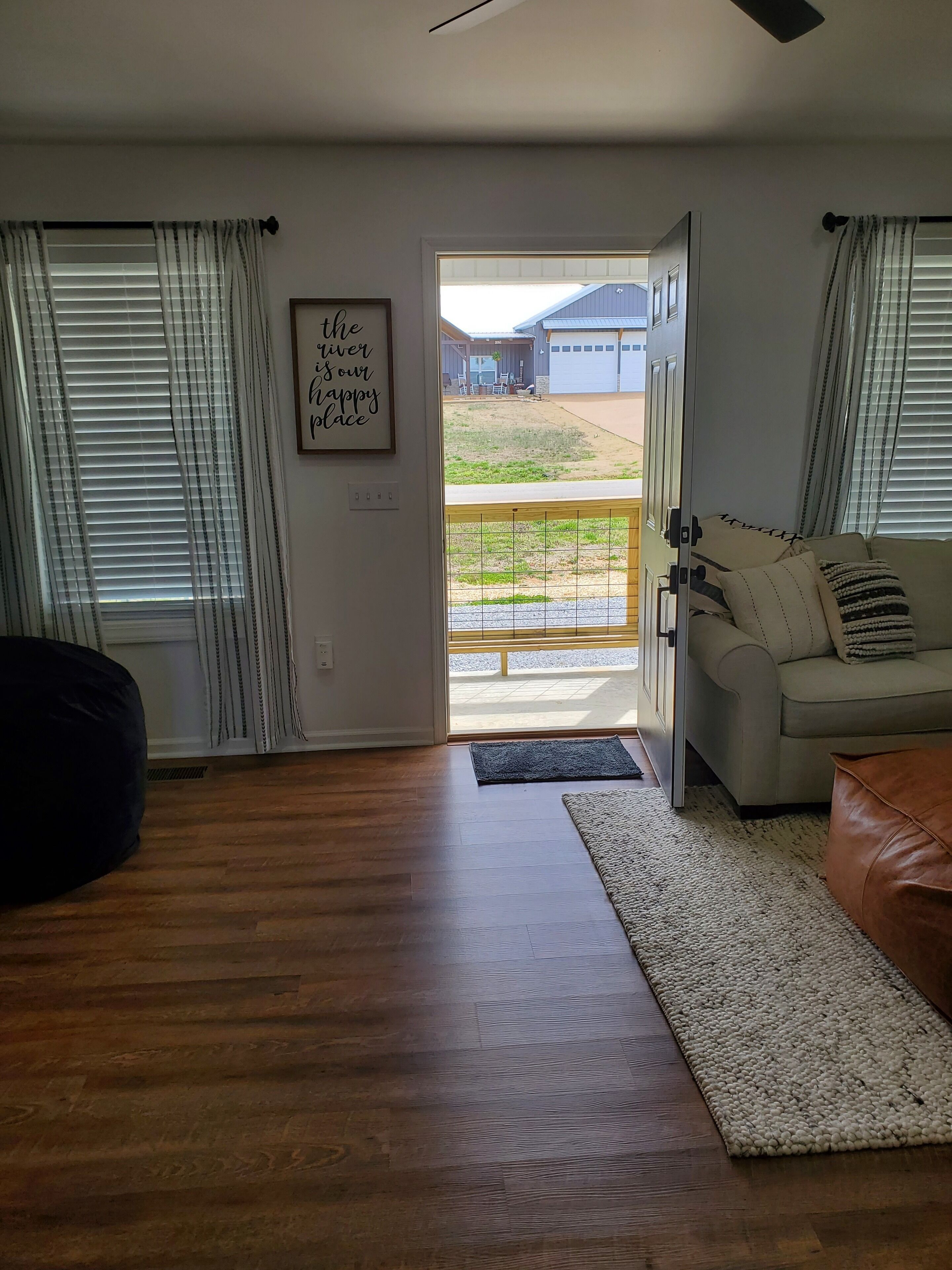 Need a break? Love to fish, boat or play golf?  The White House is perfect. 