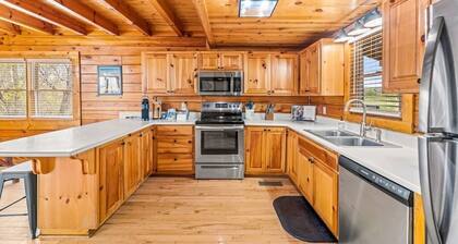 Springtime in the Mountains! Cheerful 5 bedroom cabin - 2 Hot Tubs & Game Room