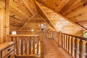 Interior - Springtime in the Mountains! Cheerful 5 bedroom cabin - 2 Hot Tubs & Game Room (Sevierville)