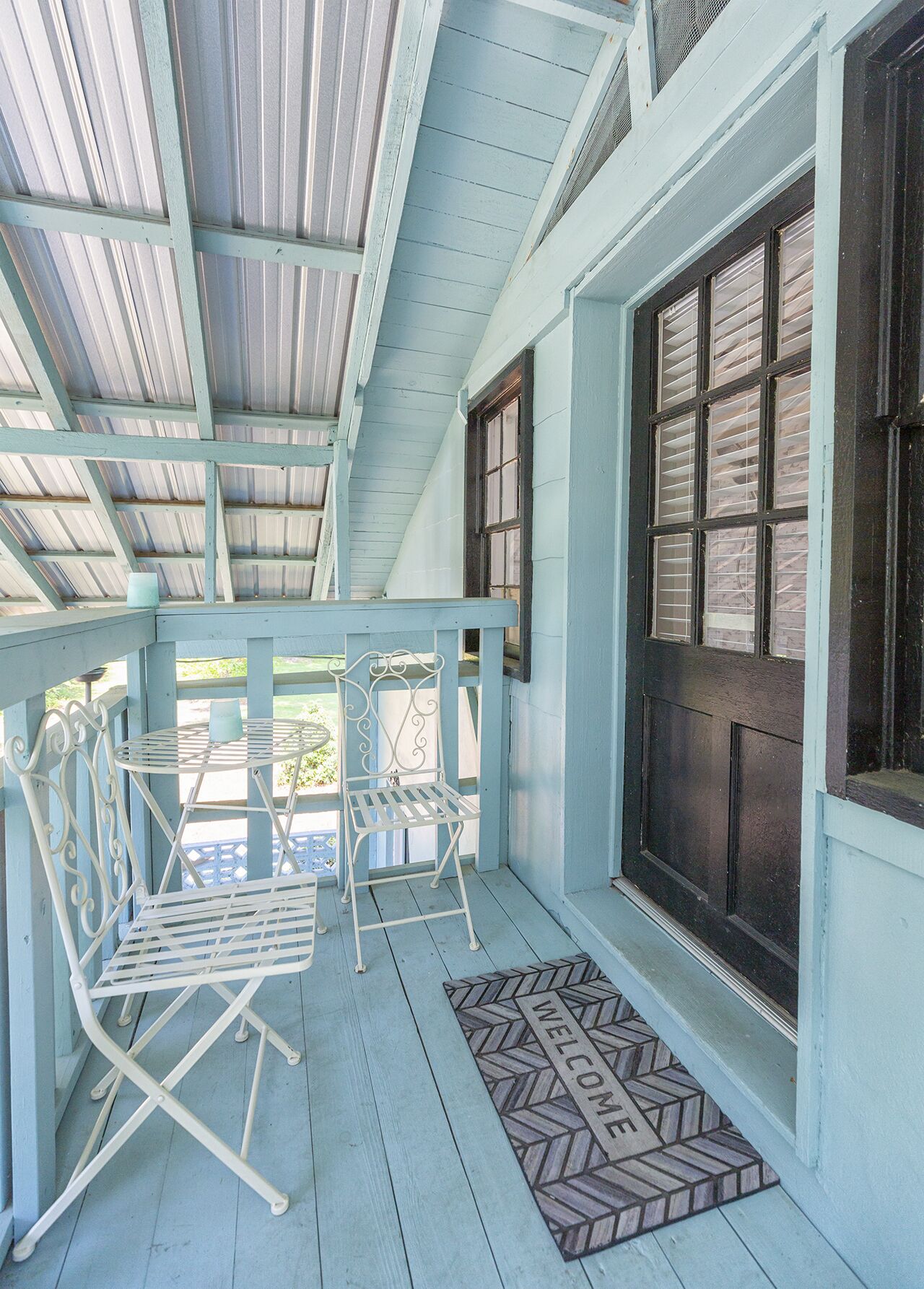 A 1 bedroom 1 futon1 bath upstairs of The HH & downstairs is separate  to rent. 