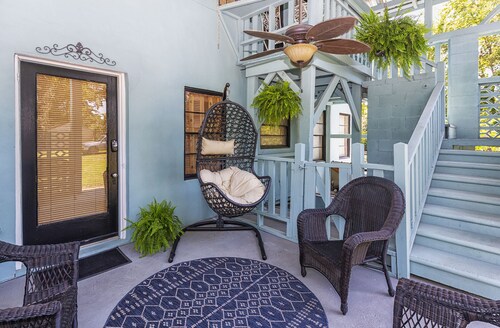 A 1 bedroom 1 futon1 bath upstairs of The HH & downstairs is separate  to rent. 