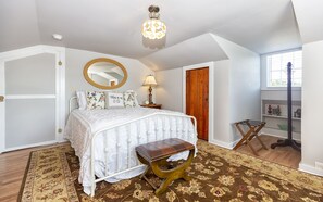1 bedroom, desk, iron/ironing board, free WiFi