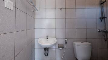 4 Bedrooms Private Pool Villa | Bathroom | Shower, free toiletries, bidet, towels