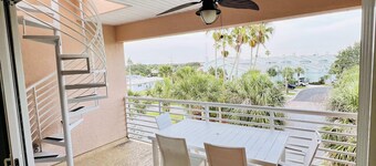 Retreat by the beach, Gulf views, Roof Top Sun Deck