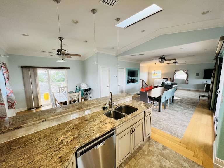 Retreat By The Beach, Gulf Views, Roof Top Sun Deck - Indian Rocks Beach, FL