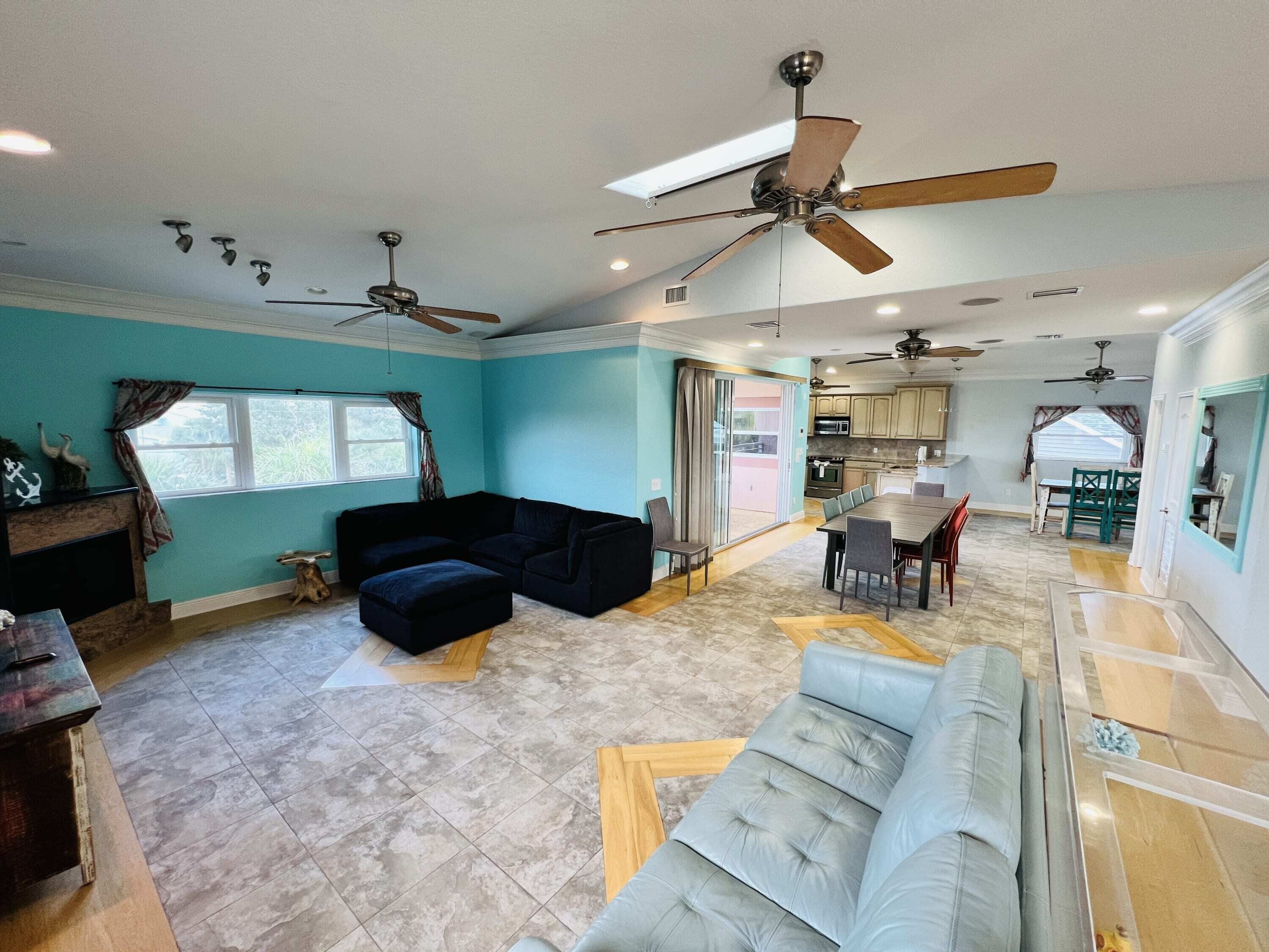 Retreat by the beach, Gulf views, roof top hot tub