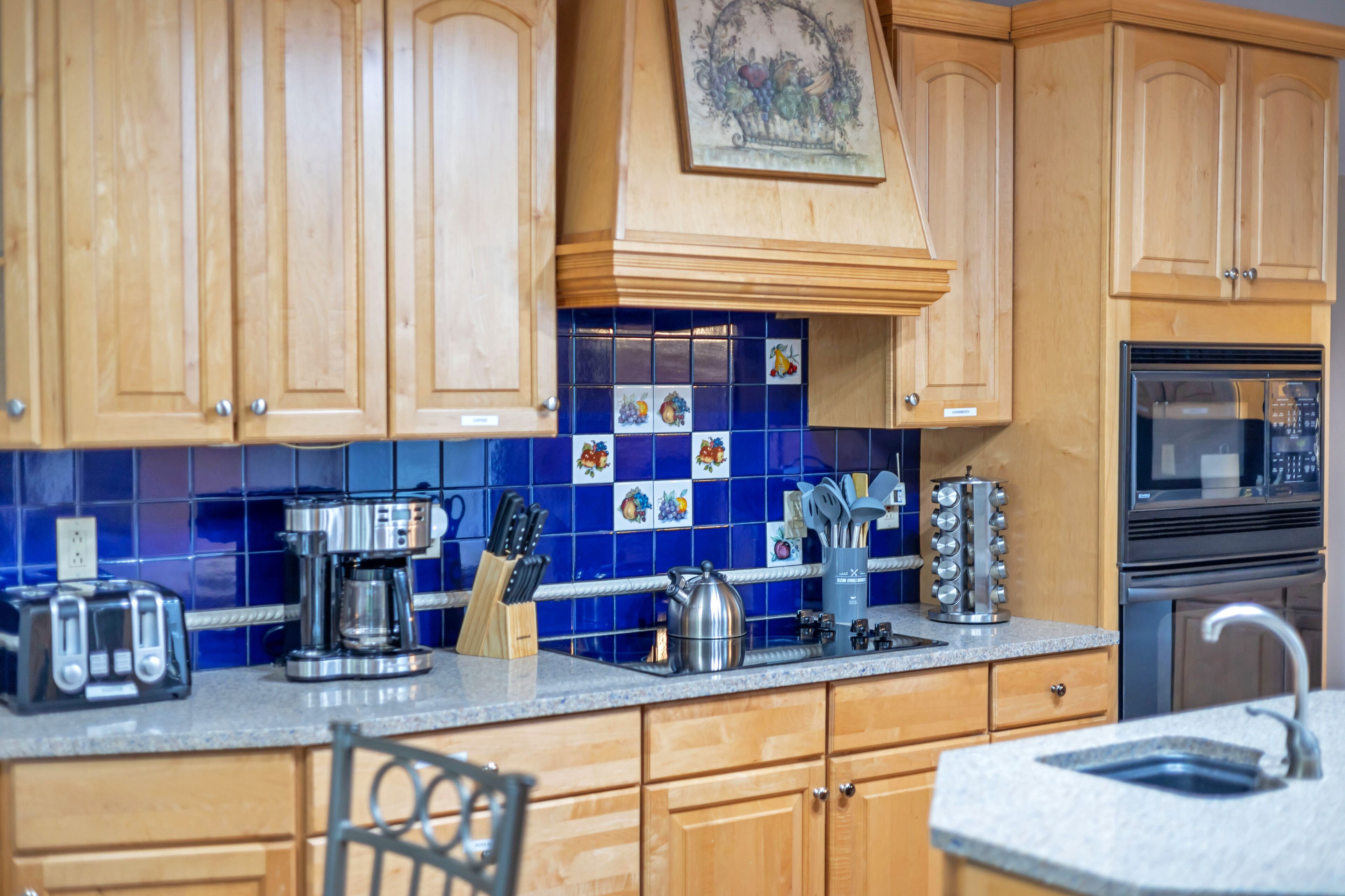  HotTub, Game Room, Fireplace & More - Family Friendly! 5 bedroom sleeps 12!