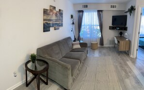 Smart TV - Lovely 1 BR Condo -Pool,Gym, Shops & Beach near (Sandestin)