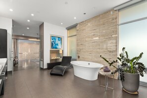 Spa - The George – Exclusive micro-hotel in Old Town Scottsdale w/ TrackMan Golf Simulator (Scottsdale)