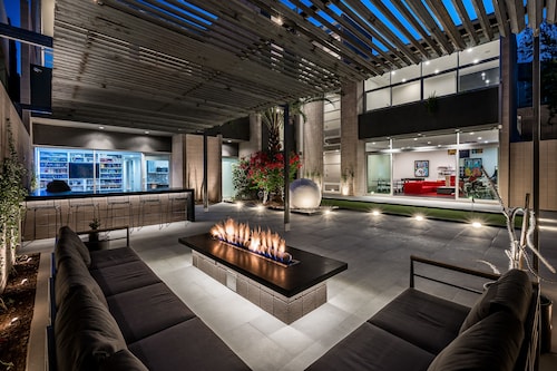 The George Hotel – Exclusive micro-hotel in Old Town Scottsdale w/ TrackMan Golf Simulator