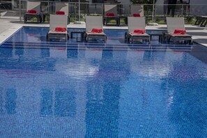 Piscine couverte, piscine extérieure