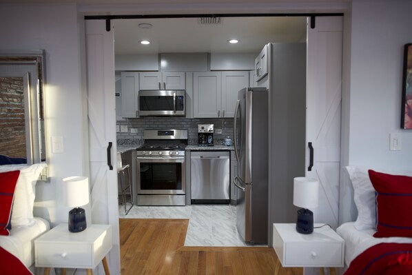 Fridge, microwave, stovetop, dishwasher