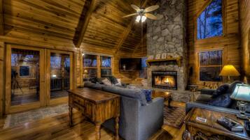 House, 3 Bedrooms | Living room | 36-inch LCD TV with cable channels, TV