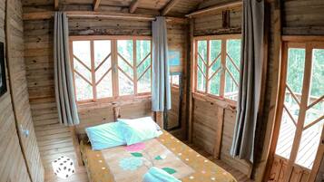 3 bedrooms, desk, WiFi