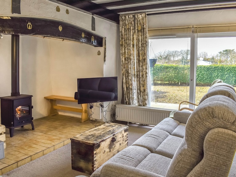 3 Bedroom Accommodation In Llanddeiniolen, Near Bangor - Anglesey